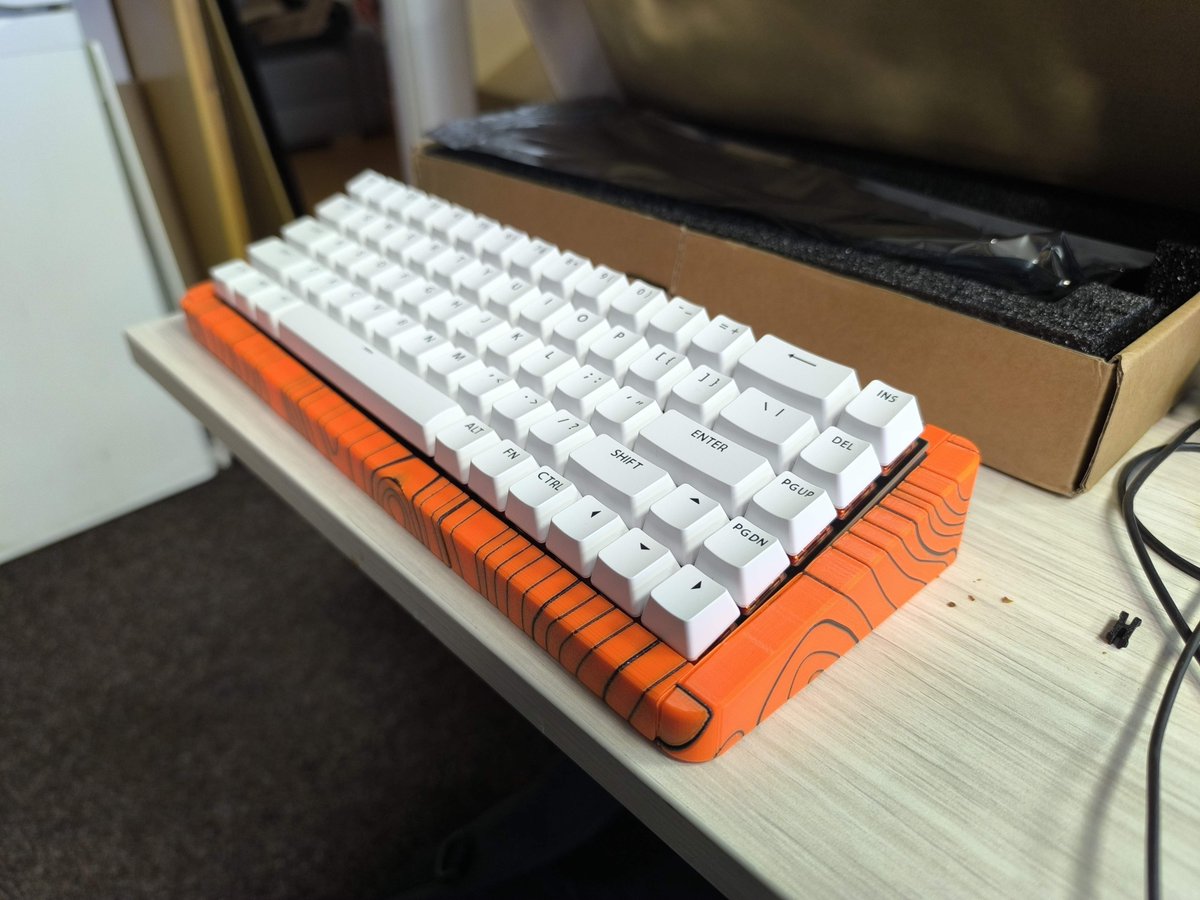 Been playing around with some designs of a keyboard provided by Makesenstuio and have been surprised just how much of a blast I'm having with it. Time to go wild with the STEP files!

#3d #3dprint #prusa #3dprinted #keyboard #diy #diyproject #3dprinted #mechanicalkeyboard