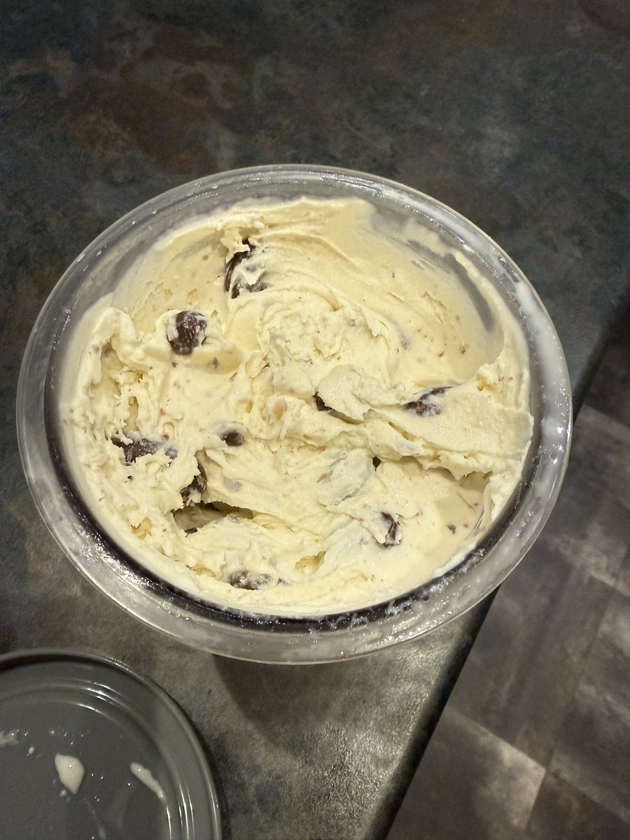 Made Vanilla Ice Cream with Kirkland Chocolate Almonds Mixins using Ninja Creami. Sulit gyud ang pagpalit! 💚