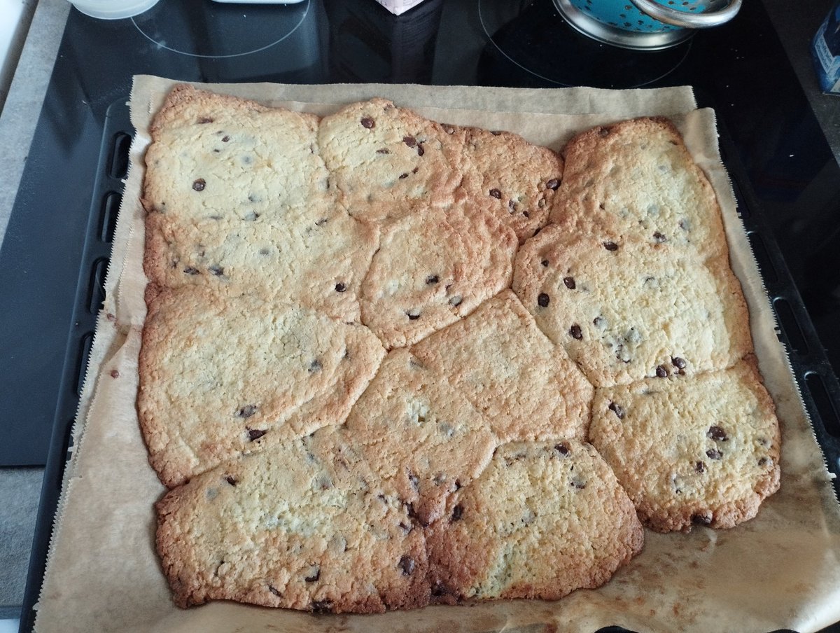 Ich wollte das erste Mal Cookies backen... Ich glaube ich habe nun einen RIESENCOOKIE...