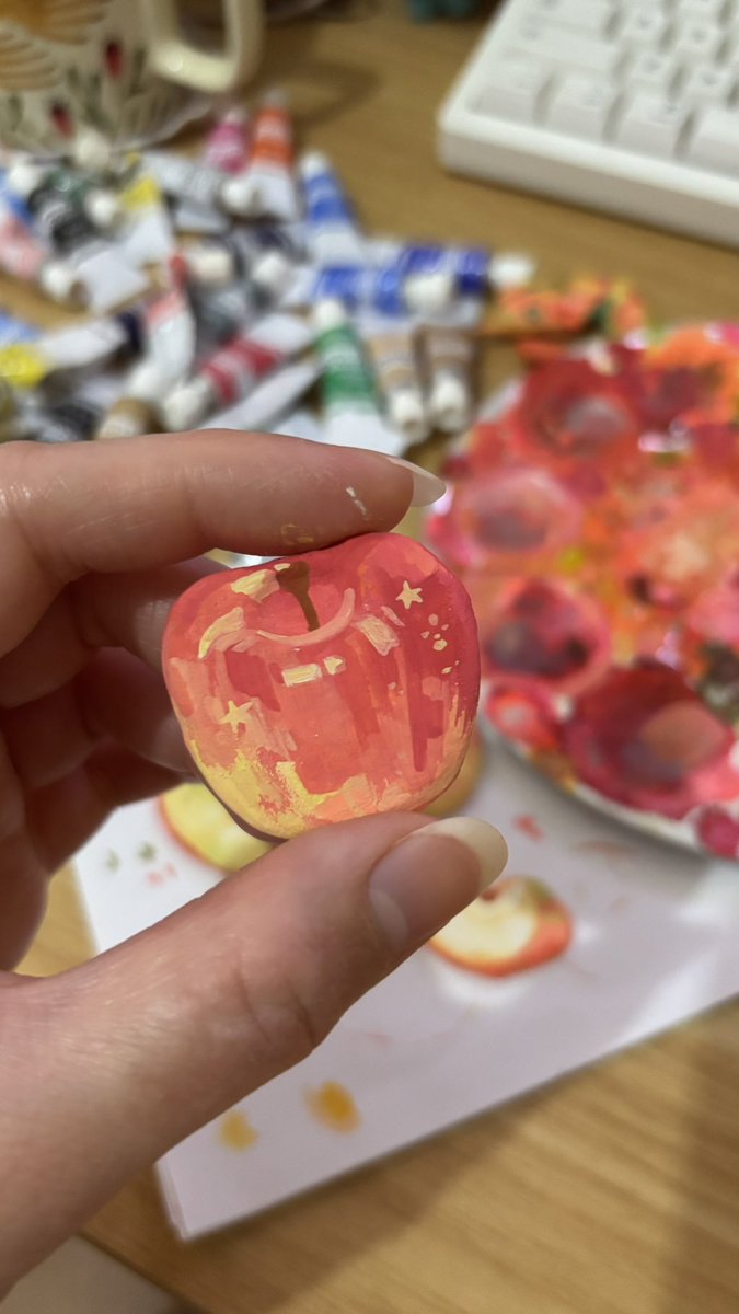 mhaikkun's tweet image. well... since you guys liked the apples so much, here are some closeups 🥹✨