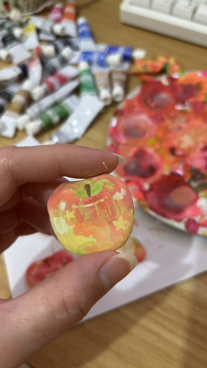 mhaikkun's tweet image. well... since you guys liked the apples so much, here are some closeups 🥹✨