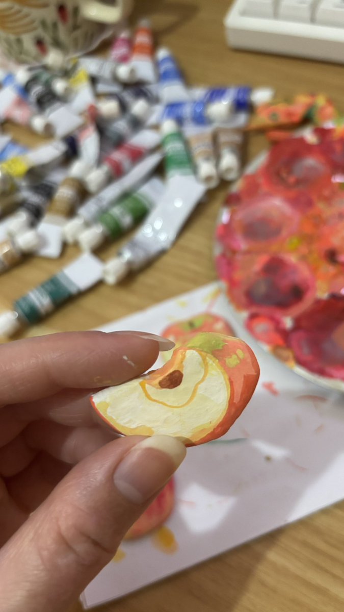 mhaikkun's tweet image. well... since you guys liked the apples so much, here are some closeups 🥹✨