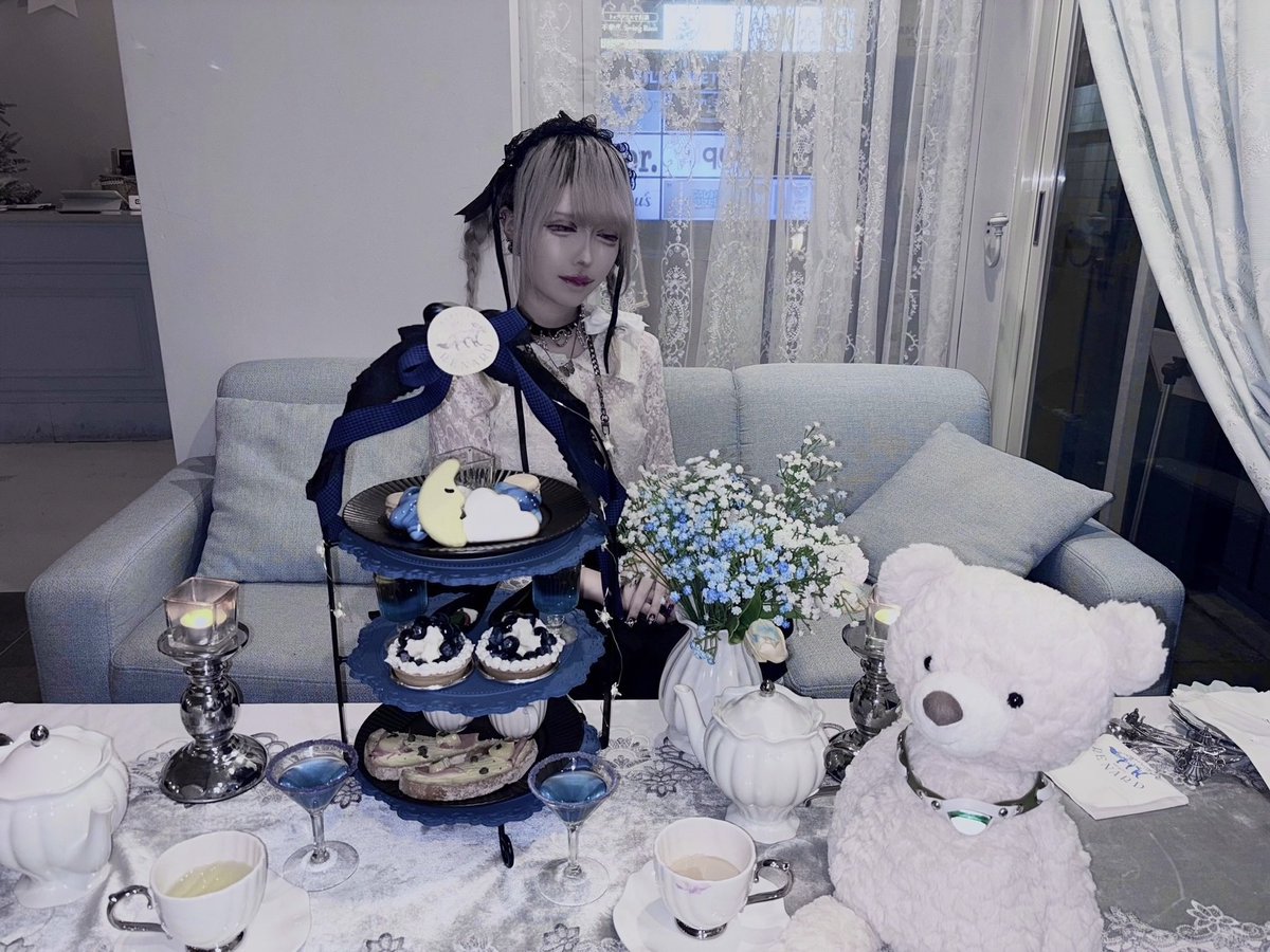 gm9ei_'s tweet photo. 鮮明な夜の灯が透明になる前に🕯️ https://t.co/T04249JPUU