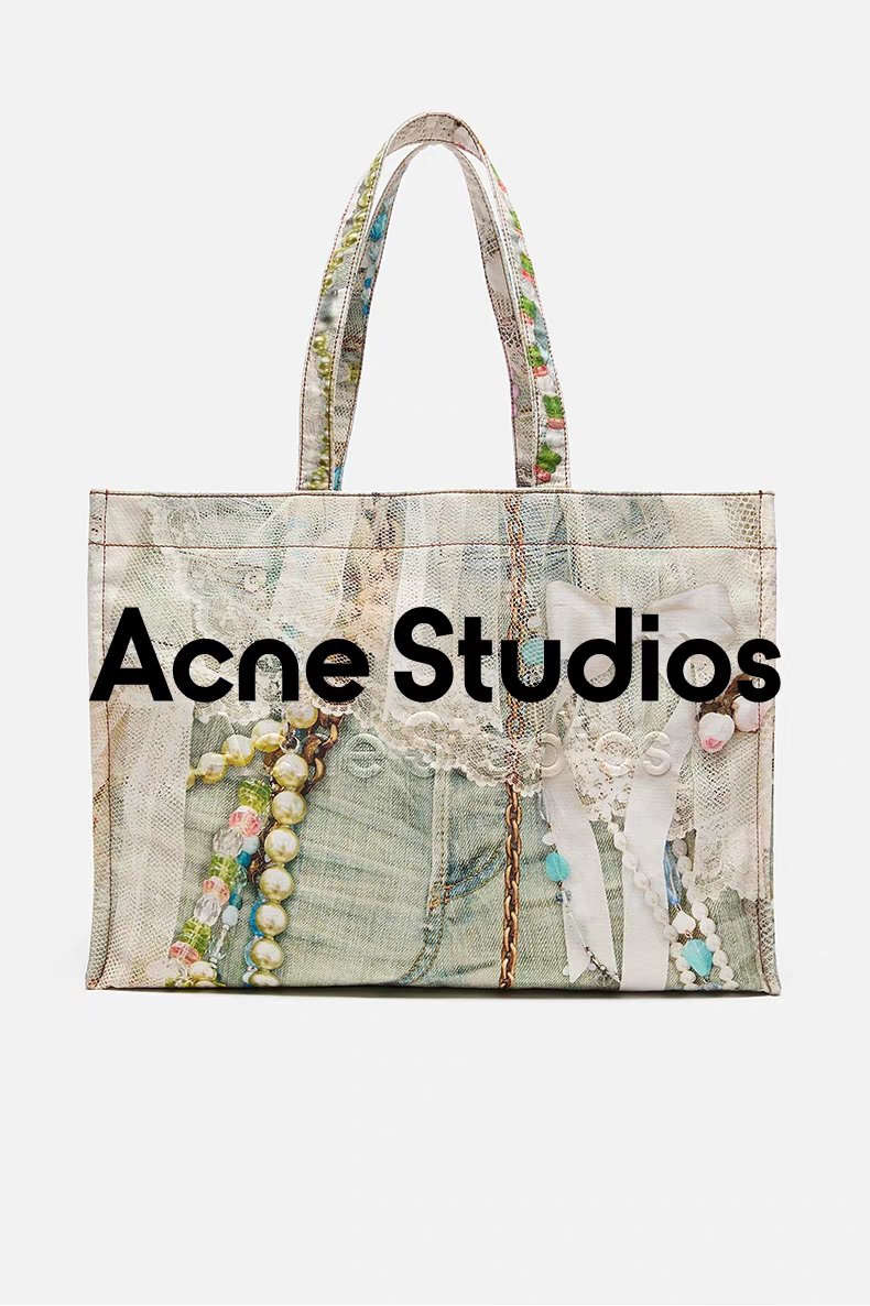 Whose bag? Whose jeans? 👀

#WilliamEst