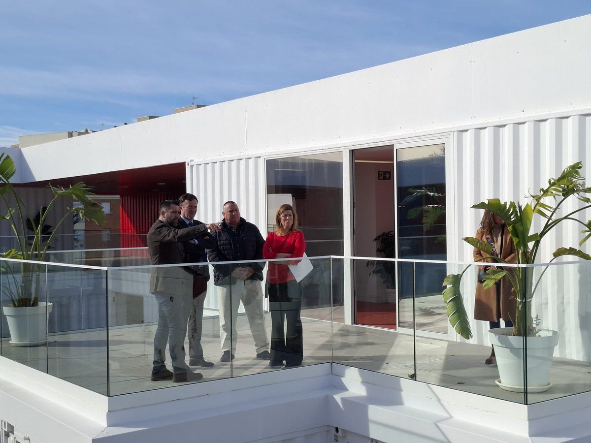 ZFCadiz's tweet photo. Navantia Seaenergies (@NSeanergies) creará un espacio de #innovación en nuestro nuevo edificio #ZonaBase @IncubazulCadiz.
El delegado @Fran_Gonzalez_P y el presidente Ricardo Domínguez han firmado hoy un protocolo de #colaboración.
+ info👇
https://t.co/itL2iilbh8
#EconomíaAzul https://t.co/lYO83Cmp4Z