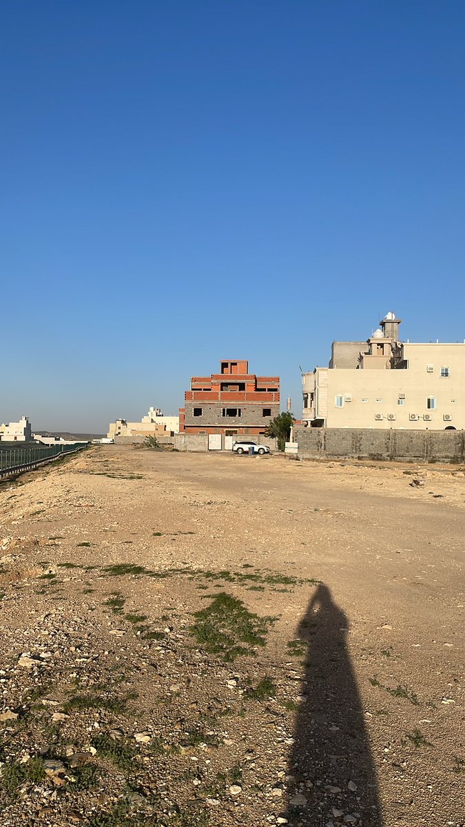 419rwaf's tweet photo. @Balady_CS 
معاناة مخطط الرياض الساكنين بجوار حرم المجرى أنا  ساكن منذ 6سنوات والطريق المؤدي إلى منزلي طريق ترابي وعر والحجار والحفر  والكيابل الكهربائيه  المكشوفه على الطريق قد تسبب بكوارث للأطفال والمستخدمين للطريق وخروج الزواحف مثل القوارض والثعابين والحشرات إلى متى هذا الحال؟ https://t.co/NEk5CwRmZ1