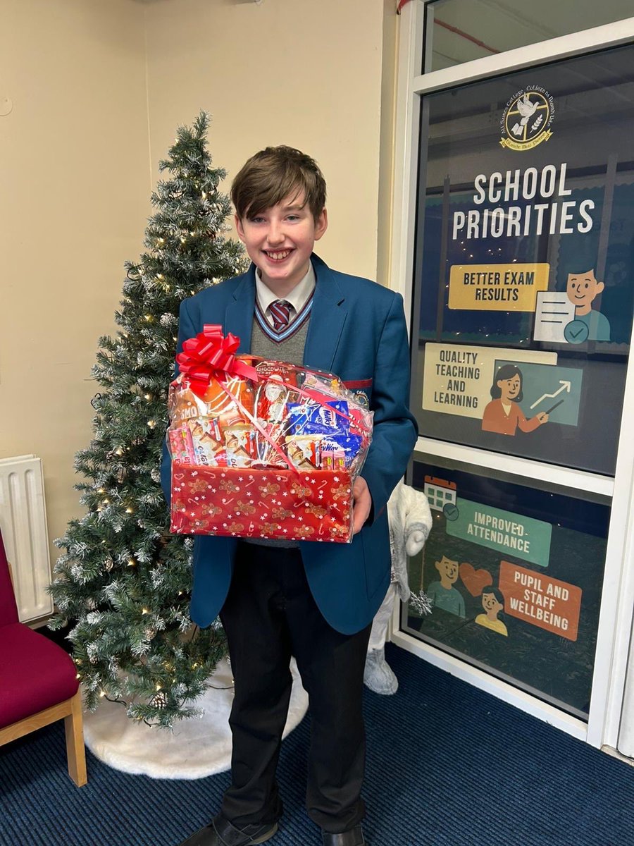 🎉Attendance Winner!🎉
Congratulations to the winner of our latest attendance drive! The worthy winner, from 8B, has won a delicious hamper filled with Christmas treats. Well done 👏 👏