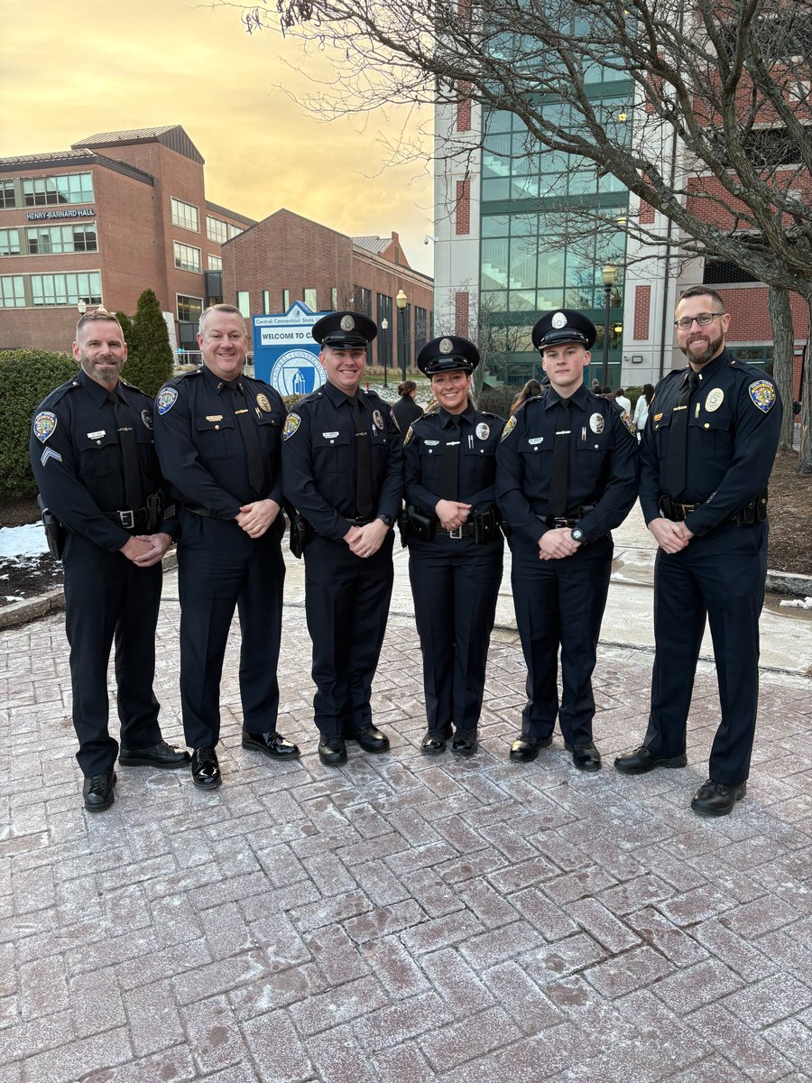 SWPD_PIO's tweet image. Good morning #SW06074.  Please join us in congratulating Ofc. Rodriguez-Shaw # 226, Ofc. Bartell # 227, and Ofc. Weidlich # 228 on their graduation from the CT Police Academy. Today, they will resume their training at SWPD before beginning their Field Training Program on 12/29.