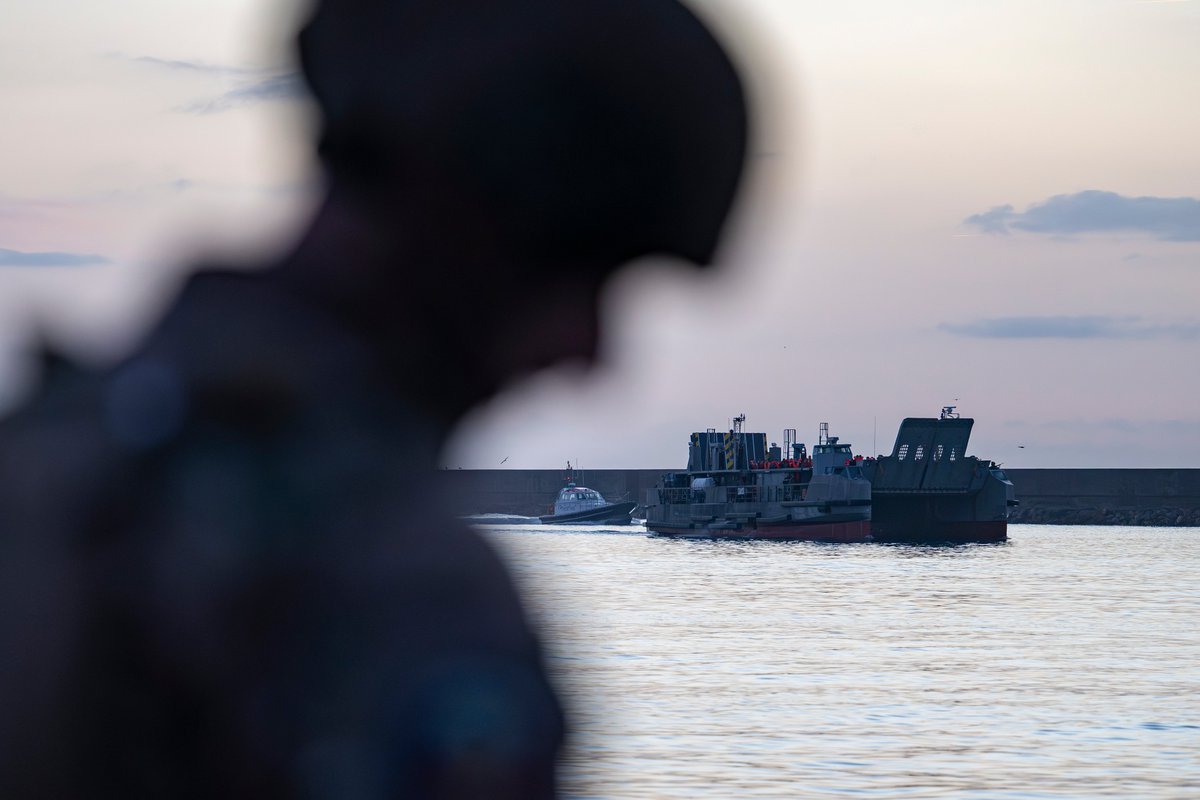 MarineNationale's tweet photo. #Resevac | Hier, une force amphibie a conduit à Sète un exercice d’évacuation de ressortissants. Objectif : être prêt à protéger et évacuer rapidement les ressortissants en cas de crise sécuritaire ou de catastrophe naturelle. 🇫🇷 https://t.co/VUDL6I9X7k