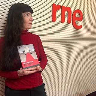 rtveigualdad's tweet photo. En @EfectoDoppler3  la escritora María José Galé Moyano @GaleMoyano  habla de 'Arterial' @EdCandaya, la historia de dos personas que viven en extremos opuestos y que experimentan un punto de inflexión que cambia su forma de ver la vida.

https://t.co/OtGhpLPlRx https://t.co/kBWTU17N1x