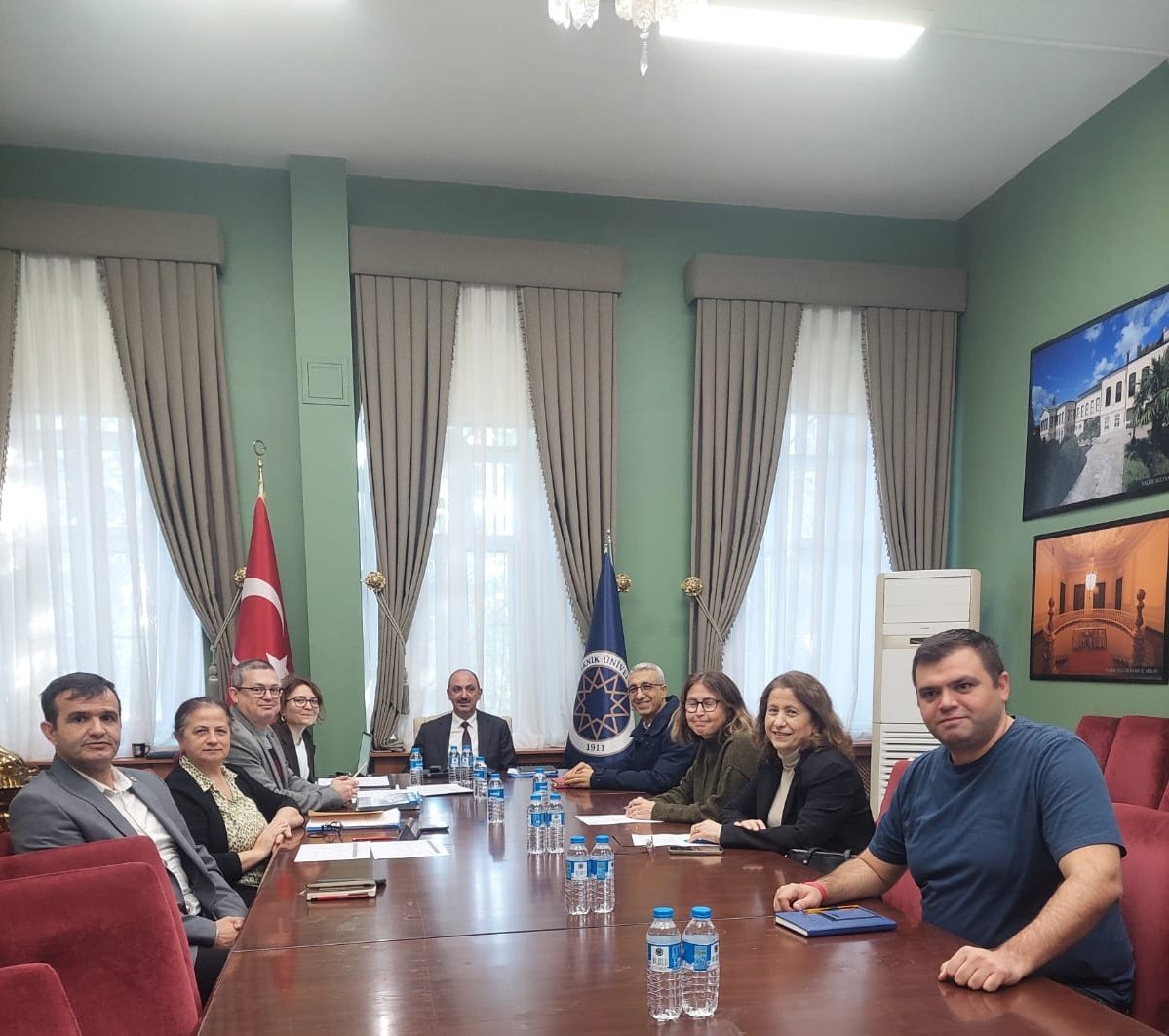 Üniversitemiz İç Kontrol İzleme ve Yönlendirme Kurulu sayın Rektör Yardımcımız Prof.Dr. Vatan KARAKAYA başkanlığında toplantısını gerçekleştirdi.