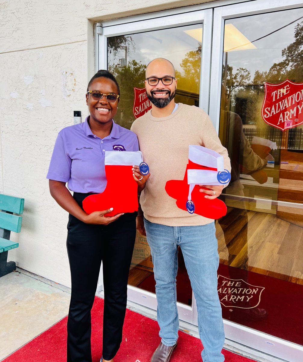 HScarlettOrg's tweet photo. Serving with love &amp; spreading holiday hope 🇺🇸🎄✨ From hospital rooms to community outreach, our Board delivered Christmas stocking blessings to sickle cell patients in NC &amp; the mobile team with the Salvation Army in FL. Generosity in action. Your donation matters! Matthew 25:40 https://t.co/QN8tMrwtDF
