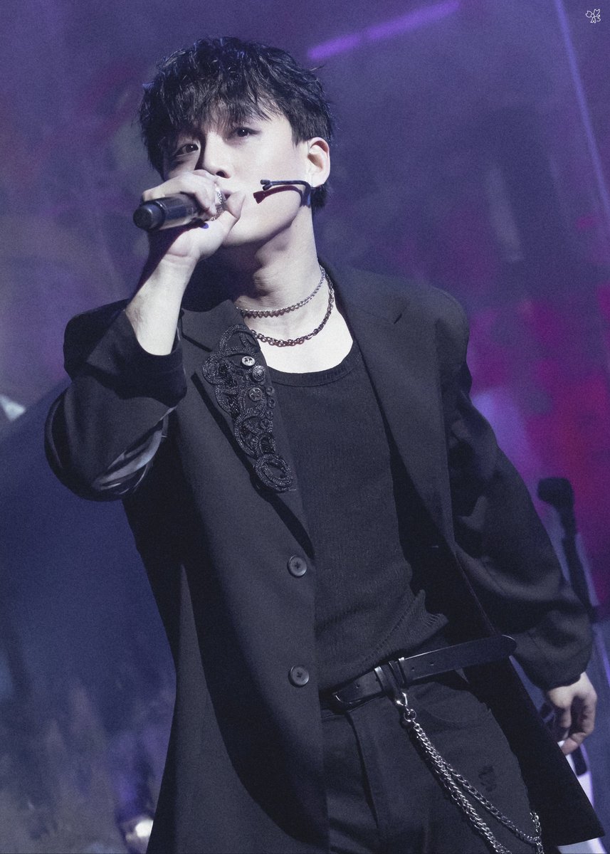 251217       
트레이스유                            
커튼콜                                                        

이우빈 役 #이종석 

오늘 밤 이곳에서 우리 둘이 함께해