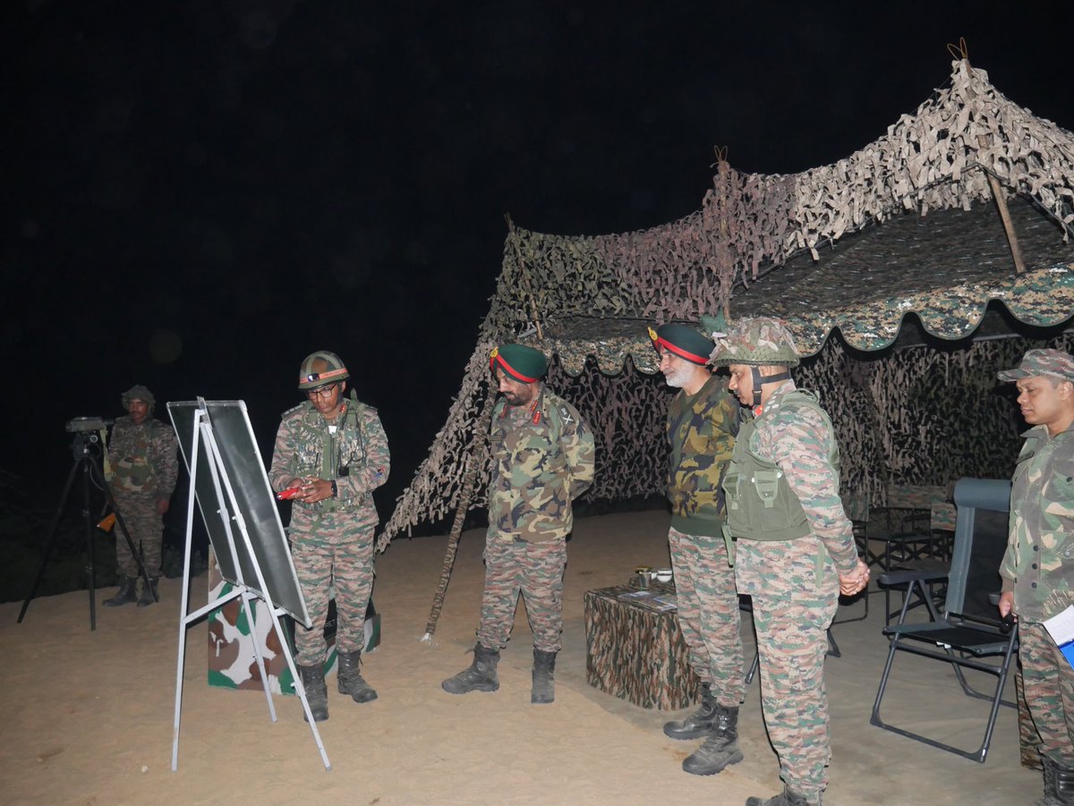 SWComd_IA's tweet photo. #OperationalReadiness

#LtGenManjinderSingh, #ArmyCommander, #SaptaShaktiCommand visited #SarvadaAgraniBrigade and reviewed its operational preparedness and combat engineering validation in a realistic environment, showcasing high readiness and tech-enabled proficiency.

The Army Commander was briefed on swift, high-tempo combat engineering tasks driven by innovation and latest technologies. He reviewed  capability enhancement initiatives to strengthen mobility, survivability and operational reach for offensive operations.

He praised all ranks for professionalism, dedication and unwavering commitment, lauding high standards of operational readiness and stressing tech adaptation & synergy to stay future-ready.

#IndianArmy 

@adgpi
@HQ_IDS_India
@SpokespersonMoD 
@PRODefRjsthn 
@prodefencechan1