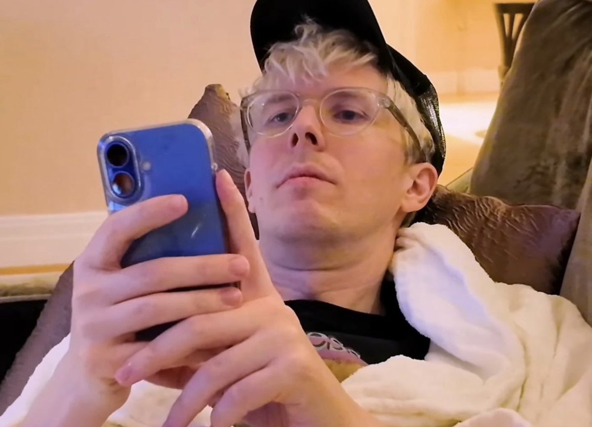 Me at 1am having my mandatory AO3 time before I go to sleep