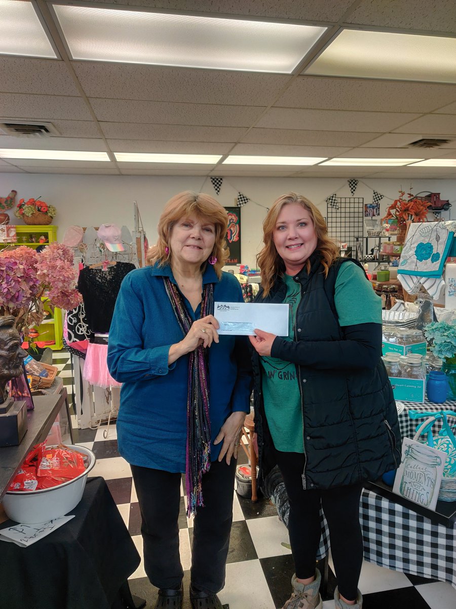 TCINS's tweet image. 🌟Rhonda despite her Grinchy attire, chose to spread some Christmas cheer this month by hand delivering the $525 November Recommendation Program donation to the Rush City Food Shelf !🌟 We love to see the joy this program brings, so please keep the recommendations coming!  😄