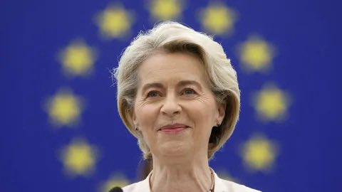 SlavicNetworks's tweet image. 🚨🇸🇰🔥 BREAKING | ROBERT FICO DECLARES OPEN WAR ON BRUSSELS: “THIS HAS NOTHING TO DO WITH DEMOCRACY” 🚨

Slovak Prime Minister Robert Fico has crossed a line Brussels hoped no leader would cross — openly and publicly.

In a sweeping and explosive statement, Fico accused the…