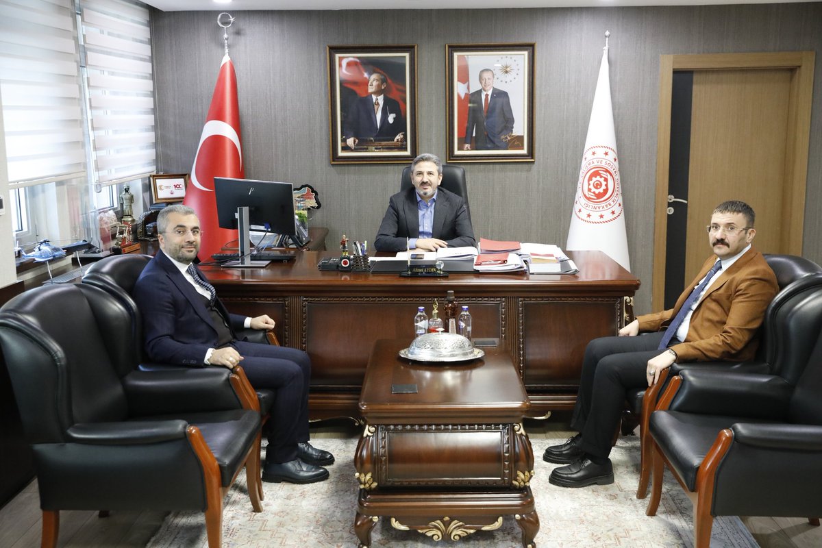 Sılehi Aşireti Liderimiz, Sayın Mehmet Alayı ATLI ve Geçmiş Dönem Van Edremit Belediye Başkanı Sayın Avukat İsmail SAY ile beraber;
Bölgemizde,devlet adamlığı vakarını, çözüm odaklı yaklaşımını, liyakatini ve kamu hizmetine olan sadakati ile bilinen; Çalışma ve Sosyal Güvenlik