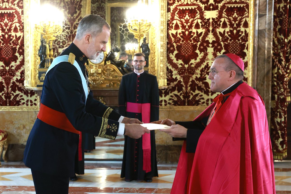 silerenonpossum's tweet photo. The Apostolic Nuncio to Spain and Andorra has presented his Letters of Credence to King Felipe VI of Spain. https://t.co/viES8YDW0S