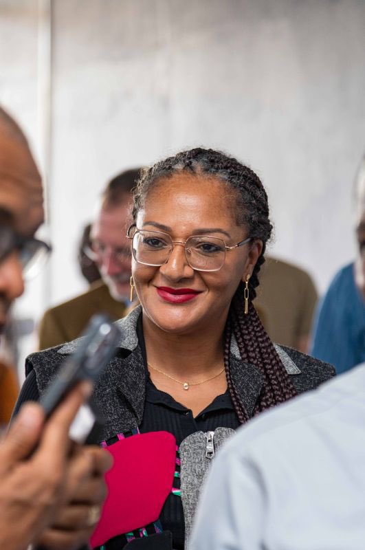 𝐎𝐧 𝐧𝐞 𝐜𝐡𝐚𝐧𝐠𝐞 𝐩𝐚𝐬 𝐥𝐞 𝐦𝐨𝐧𝐝𝐞 𝐞𝐧 𝐝𝐞́𝐜𝐞𝐦𝐛𝐫𝐞.
𝐌𝐚𝐢𝐬, 𝐨𝐧 𝐩𝐞𝐮𝐭 𝐜𝐡𝐚𝐧𝐠𝐞𝐫 𝐝𝐞𝐬 𝐡𝐚𝐛𝐢𝐭𝐮𝐝𝐞𝐬. 

Et parfois, c’est là,  la vraie révolution😊

Pas besoin de grand plan ou de transformation XXL. 

Le changement commence souvent par un