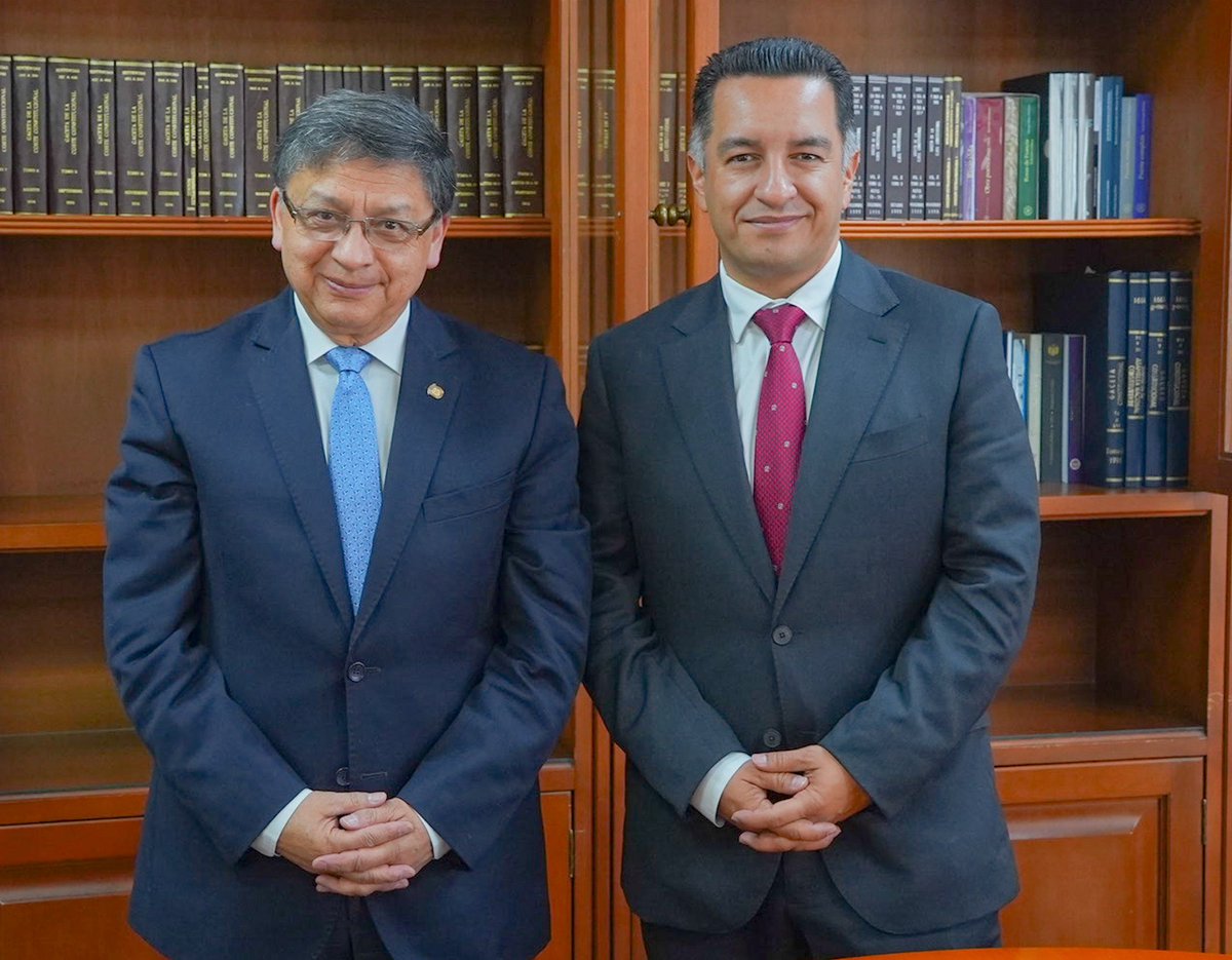 MinjusticiaCo's tweet image. #AgendaAlDía | El presidente de la @CConstitucional, magistrado Jorge Enrique Ibáñez, recibió en visita protocolaria al ministro de Justicia (e), Andrés Idárraga (@Aidarragaf), en el Palacio de Justicia.

El encuentro se desarrolló en un marco de articulación institucional,…