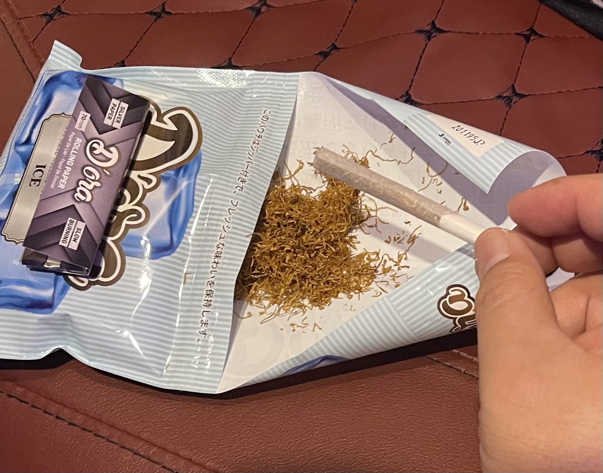 このシャグの色微妙やけど加湿具合はええ感じ😎👍
 #ヤンチャの喫煙部屋