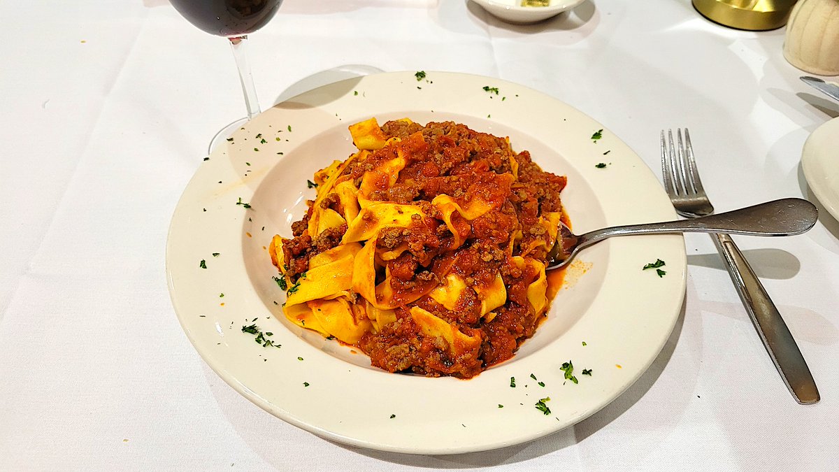 RoadTips's tweet image. On the Jersey side of the New York City metro area, I had an abundance of choices for Italian restaurants near my hotel.  I was certain that I'd find a good one, and I did!  Bensi Ristorante Italiano in Hasbrouck Heights, NJ.
roadtips.blog/2025/12/18/ben…