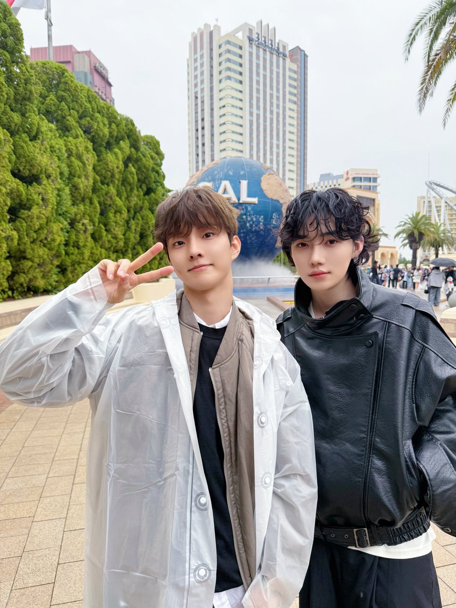 OfSaintLeven's tweet photo. 큐뉴우유’s last travel destination is Osaka, https://t.co/BzLD2LFCY8! Taking photos from the Ferris wheel full of romance, @chsngmin and @chanheeciho totally enjoy it. Their free time spent at USJ through the rain, and Dotonbori was enjoyable as well. https://t.co/faplzCnW42