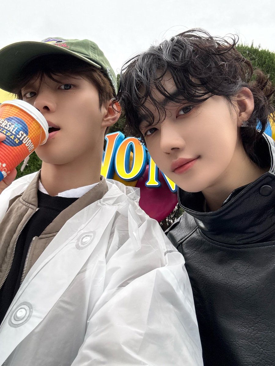 OfSaintLeven's tweet photo. 큐뉴우유’s last travel destination is Osaka, https://t.co/BzLD2LFCY8! Taking photos from the Ferris wheel full of romance, @chsngmin and @chanheeciho totally enjoy it. Their free time spent at USJ through the rain, and Dotonbori was enjoyable as well. https://t.co/faplzCnW42