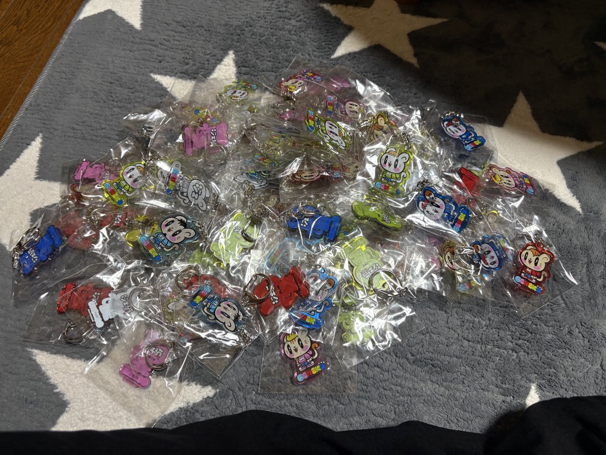 masa070608's tweet photo. なんだけまわして、缶バッジこれだけや笑
アクリル大量発生笑
求めてる方居ればお譲りします。
安価で大丈夫です https://t.co/yriCnWJE5O