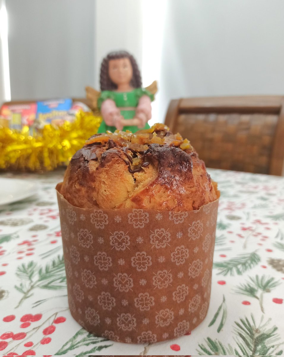 Pan dulce con frutas abrillantadas y naranjas confitadas ✨ 
Para pasar a retirar y para delivery al 0983 837 718