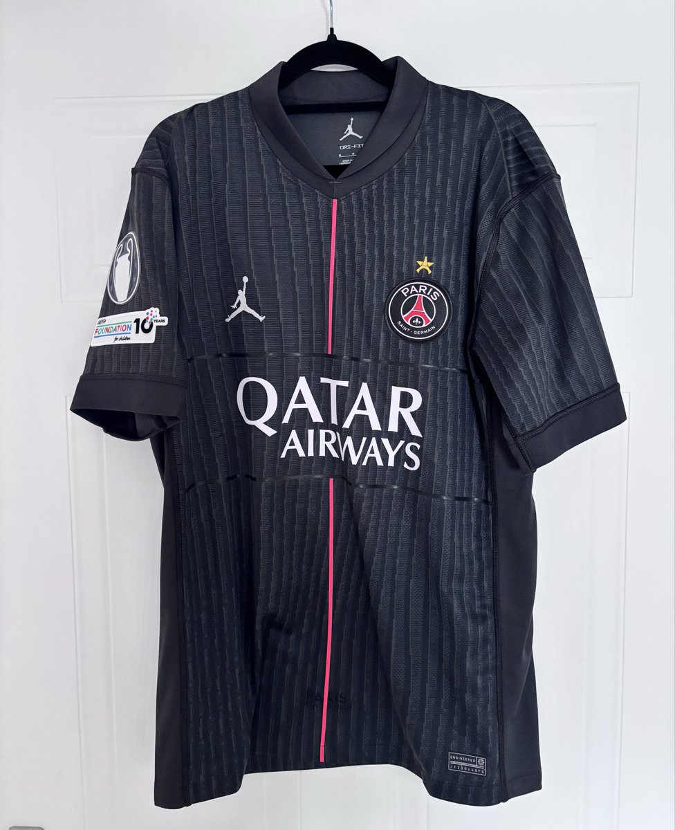 PSG_Univers's tweet image. Regardez la merveille que je viens de recevoir 🥺