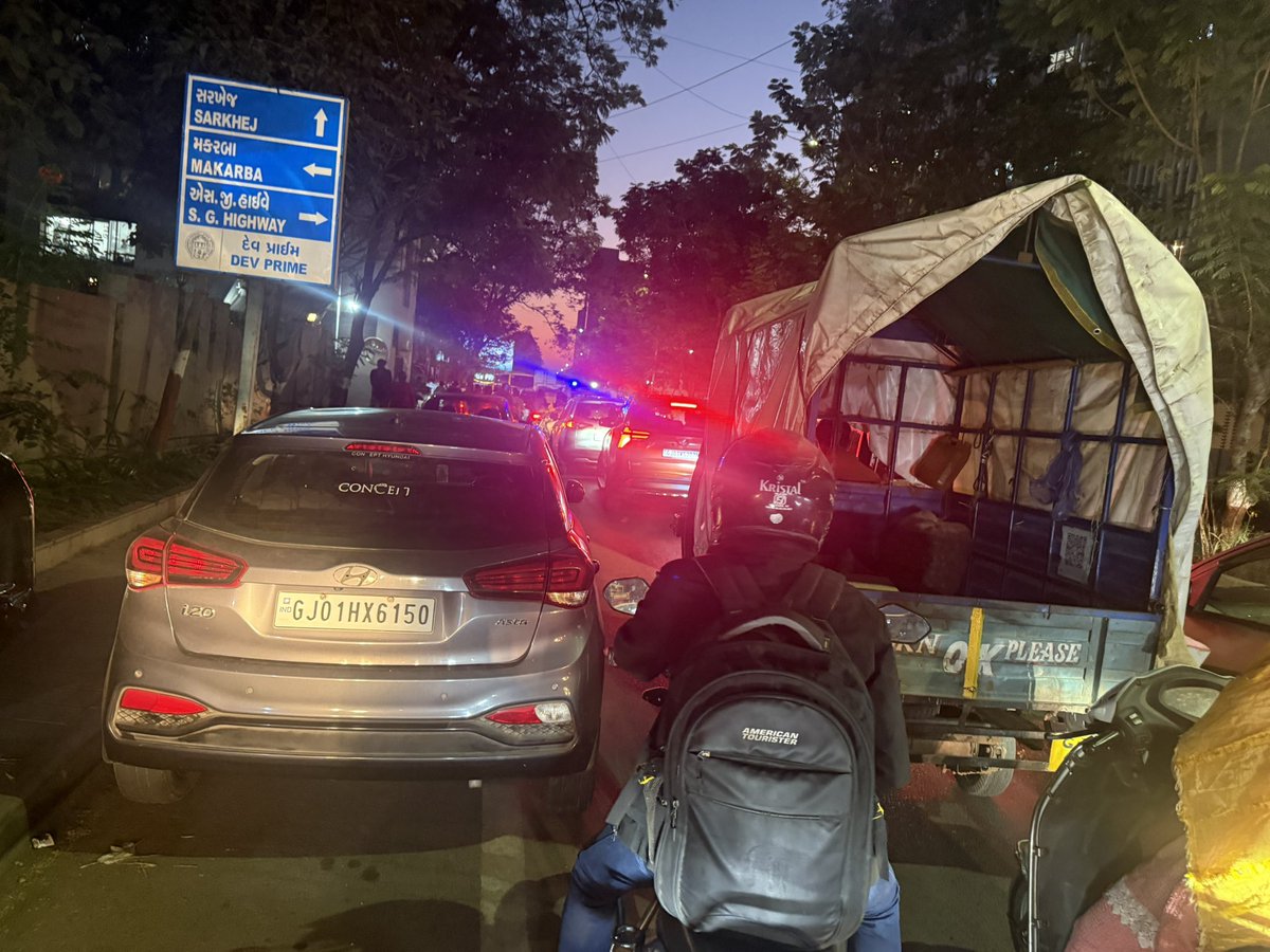 cecilaugustine's tweet photo. @AhmedabadPolice @dgpgujarat @CMOGuj AMD  has the worst traffic management I’ve experienced. Today on Corporate Road, traffic was stuck for 30+ minutes due to illegal parking on pedestrian paths and the main road.A traffic police jeep passed by without any action,nothing changed. Inaction is costing time and lives https://t.co/Pwn3GSe2fx