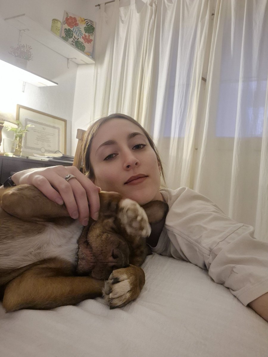 camivalo_'s tweet photo. 5 años juntas mi nina cucaracha. Cuanto te amo🤍 https://t.co/Ecl5tCFVWg