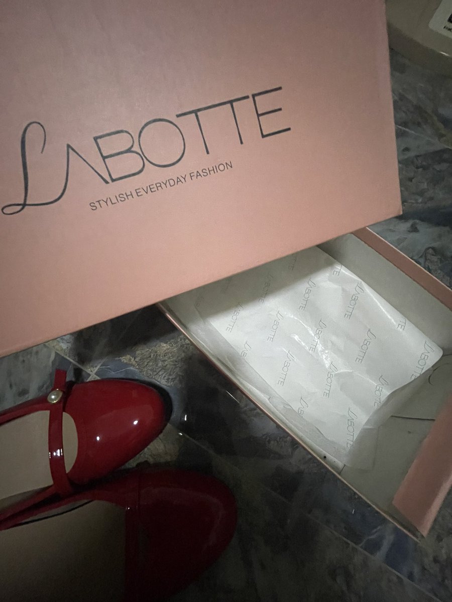 Nnk2102's tweet photo. The Janeรองเท้าแมรี่เจนสีแดงแบรนด์Lobotte.bkkไซต์39-40ส่งต่อ620บ. ซื้อมา990ใส่1-2ครั้งของครบ #ส่งต่อเสื้อผ้ามือสอง #ส่งต่อเสื้อผ้า #ส่งต่อกางเกงยีนส์ #เสื้อผ้ามือสองสภาพดี #jellybunny #ส่งต่อรองเท้ามือสอง #รองเท้าของแท้ https://t.co/baTNnEs3Fx