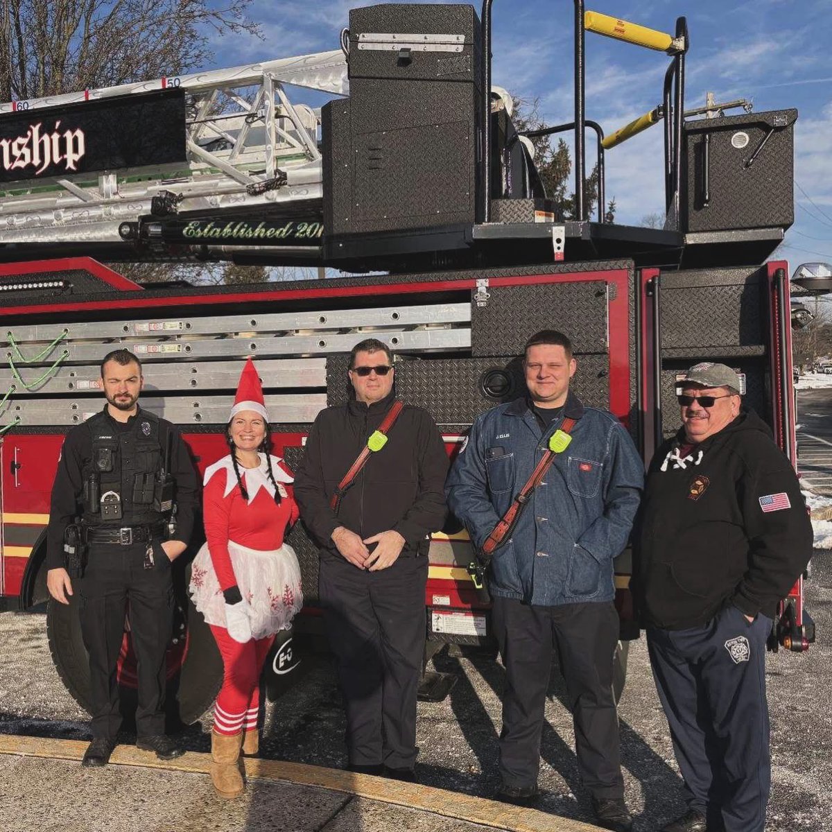 JaDigga33's tweet photo. Pennell Elementary in Aston was visited by their very own life-sized elf on a shelf Elfadino! Principal Palladino welcomes the students to school with the help of the Aston Fire Department. @MikeFOX29 @AlexHolleyFOX29 @KarenFox29 #fox29goodday https://t.co/lLeZ3xpqzd