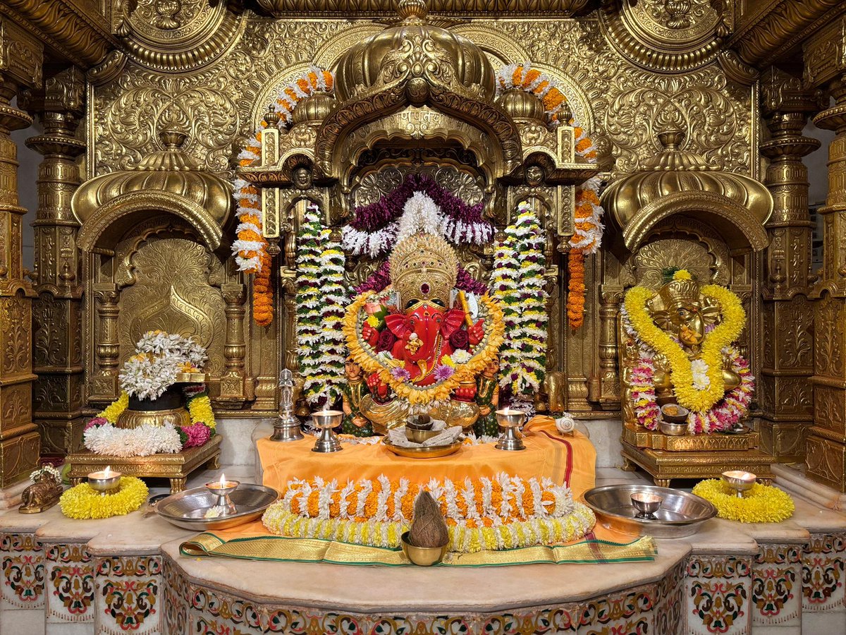 🙏 गणपती  बाप्पा मोरया 🌺मंगलमूर्ती मोरया 🙏१८/१२/२०२५
🙏Ganapati Bappa Moraya 🌺 Mangalmurti Moraya  🙏18/12/2025🙏