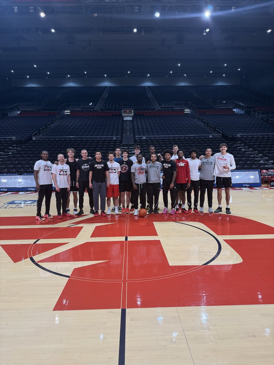 SEUFireMBB's tweet photo. Thank you @DaytonMBB for the hospitality, allowing us to use their arena and get a tour yesterday before the dubs!🔥🔥🔥

#LiveLast https://t.co/GQgP8EPIbQ