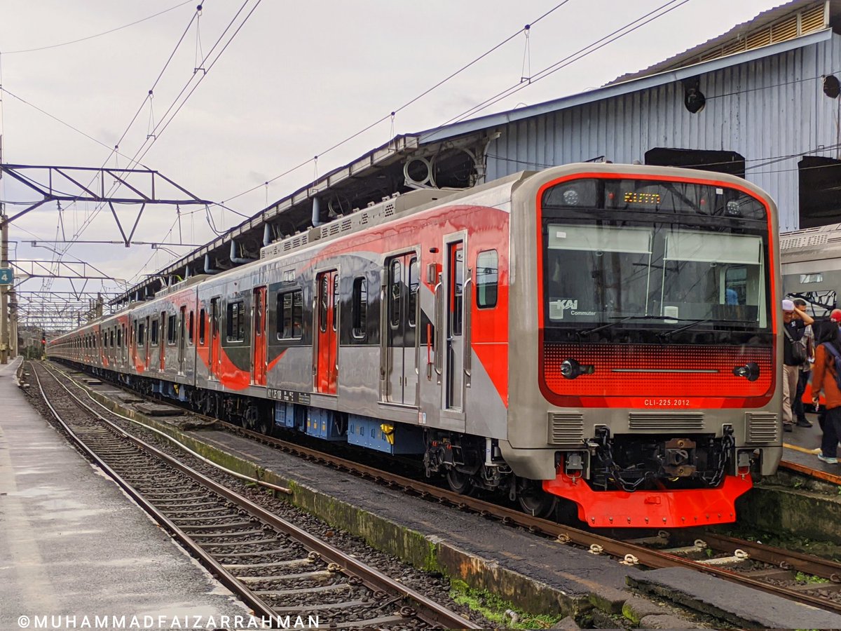 yoasobiloved's tweet photo. 乗客サービス頑張ってね
#cli225 #ie305 #krlinka #ptinka https://t.co/SDmrnnzLst