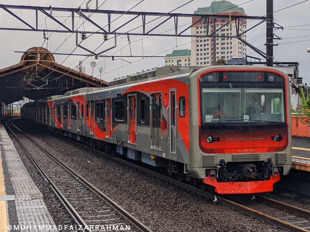 yoasobiloved's tweet photo. 乗客サービス頑張ってね
#cli225 #ie305 #krlinka #ptinka https://t.co/SDmrnnzLst