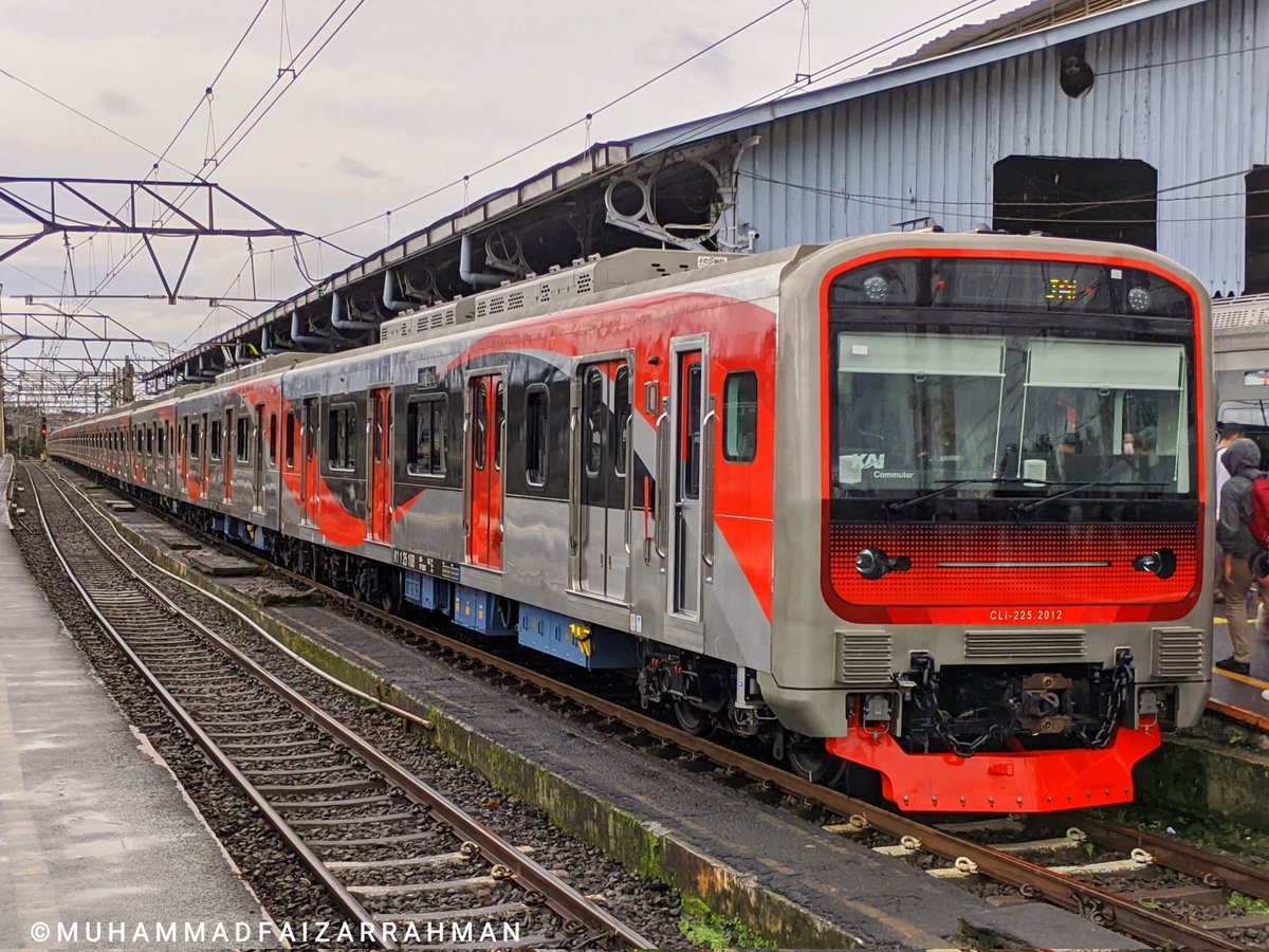 yoasobiloved's tweet photo. 乗客サービス頑張ってね
#cli225 #ie305 #krlinka #ptinka https://t.co/SDmrnnzLst