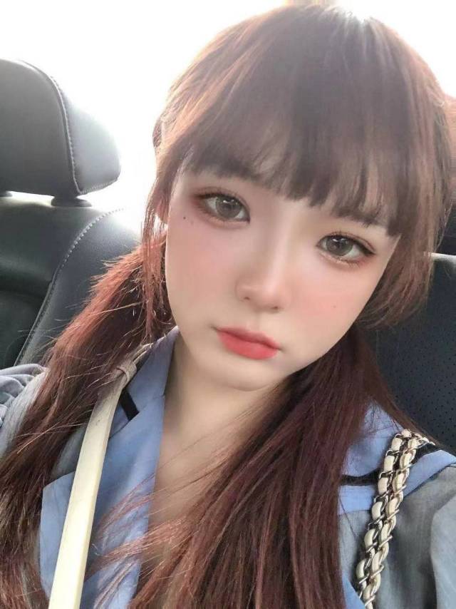SheHui88965's tweet photo. 点赞发李雯婷的小穴 https://t.co/0yn6sniGw6