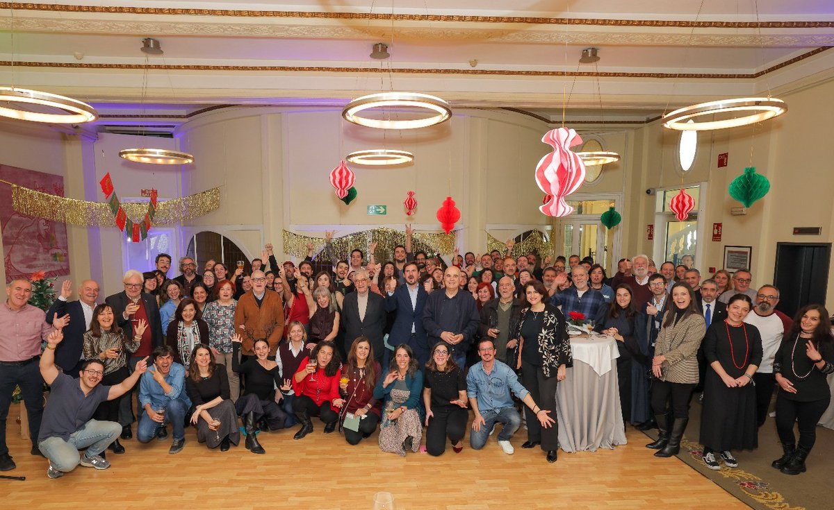 cbamadrid's tweet image. 🎄💫 ¡Felices fiestas!

Que la Navidad venga cargada de ilusión y que 2026 nos encuentre celebrando más cultura que nunca.

El equipo del Círculo de Bellas Artes – Casa Europa os desea lo mejor.