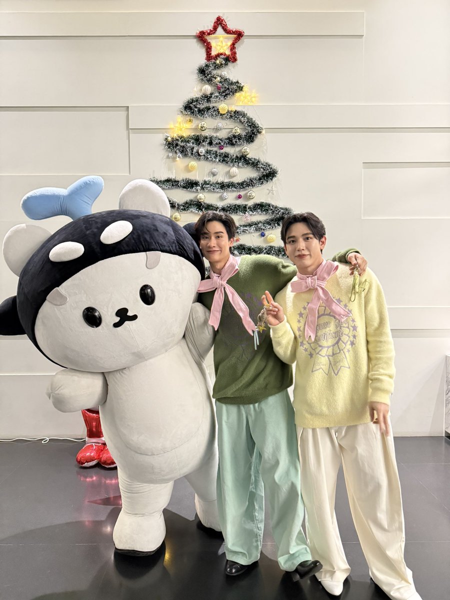 polcasan_GMMTV's tweet photo. ปะป๊าพ่อพ่อติดโบบบบบว์ ใหญ่ซะด้วยย🎀

TAYNEWSAN X KINGPOWER
#ThePowerGiftivalxTayNew
#ThePowerGiftivalxPolcasan https://t.co/6HjQi79fYl