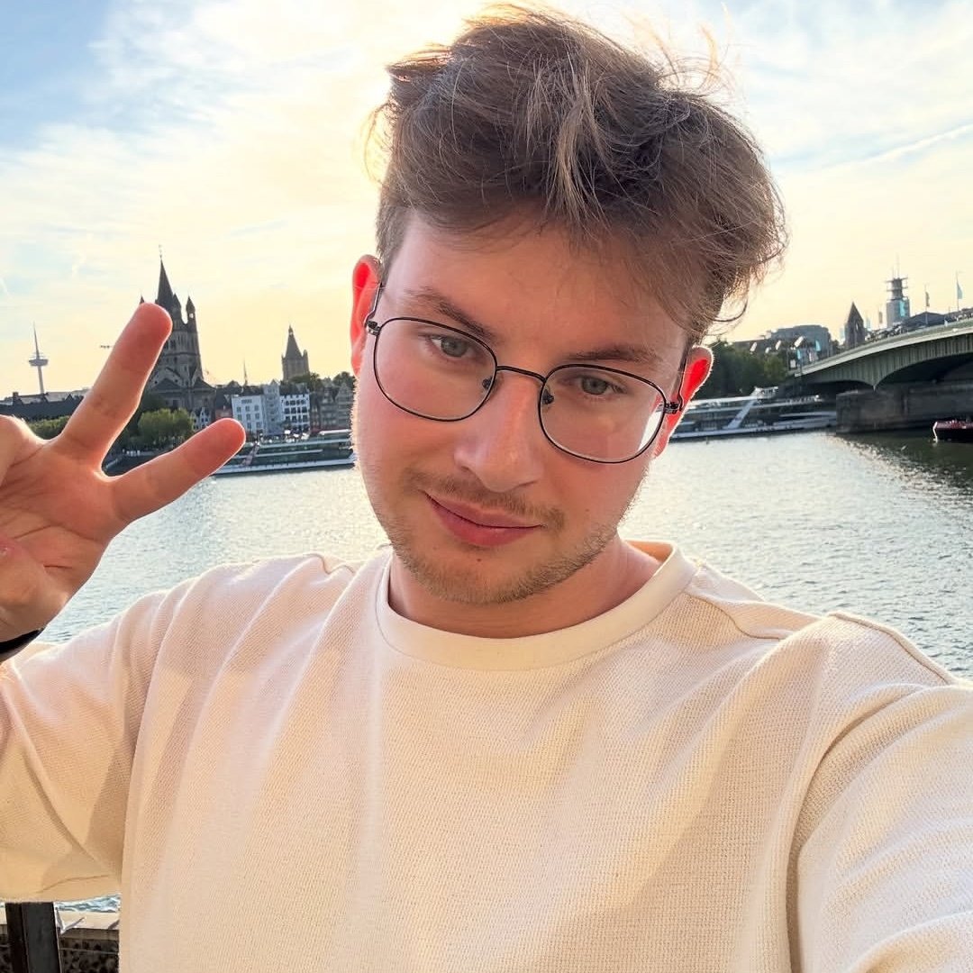 lauritix__'s tweet photo. - @aXoZerr -
Feliz cumpleaños a uno de los streamers que más quiero de twitch, gracias por alegrarme tardes y noches desde el 2022 axo, espero tengas un día increíble como te mereces, te quiero mil🤍🖤.
- #axozer #aXoZer - https://t.co/OFvyLz0yEP