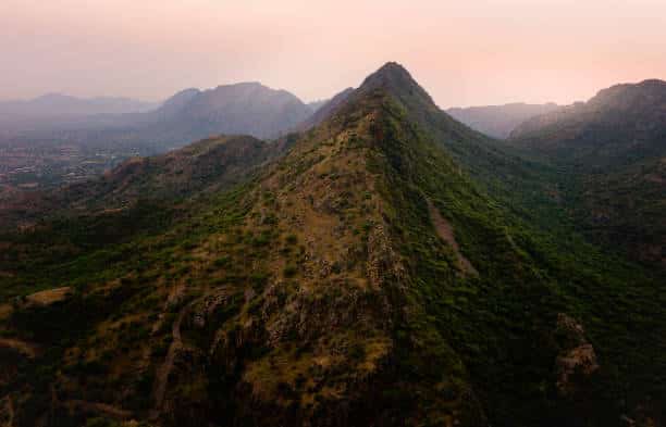 h4rshmehta's tweet photo. You can mine stone anywhere.
You cannot rebuild a 1.5-billion-year-old mountain range.
Aravallis protect Delhi–NCR from desertification &amp; water crisis.
Once gone, gone forever.
#SaveAravalli #SaveAravaliHills https://t.co/giEHwrstkV