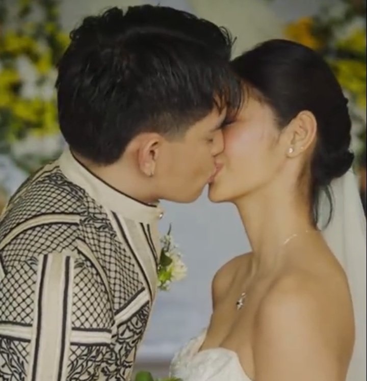 Kotang kota kana sa kissing scene this year kaori lahat yan kinaya mo sa isang taon? Hehehehe 
Irerate ko silang apat. 
1. Emilio Daez
2. Joao Constancia
3. Jk labajo
4. Enchong dee
#TillDebtDoUsPart #KaoriOinuma #JoaoConstancia #EmilioDaez #Enchongdee #Jklabajo