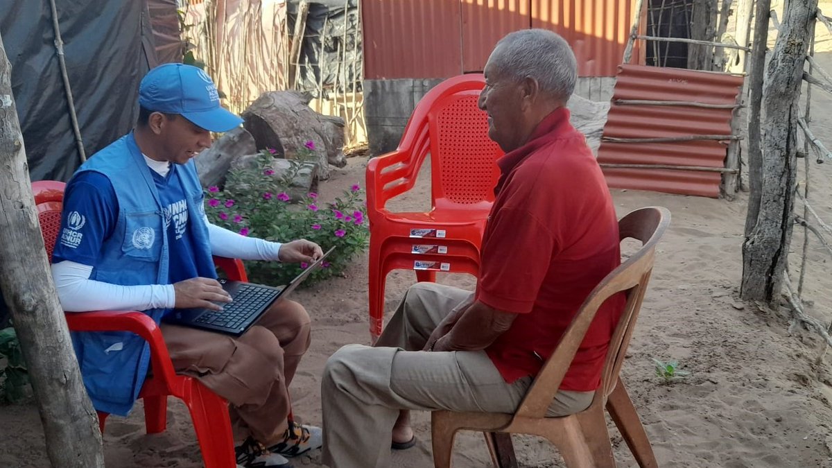 UNVolunteers's tweet photo. Every person carries a story.

For over 30 years, UN Volunteers with @UNmigration have stood with #migrants, helping them write safer chapters where dignity and family are never a choice. #MigrantsDay https://t.co/i0pUkFdi7N