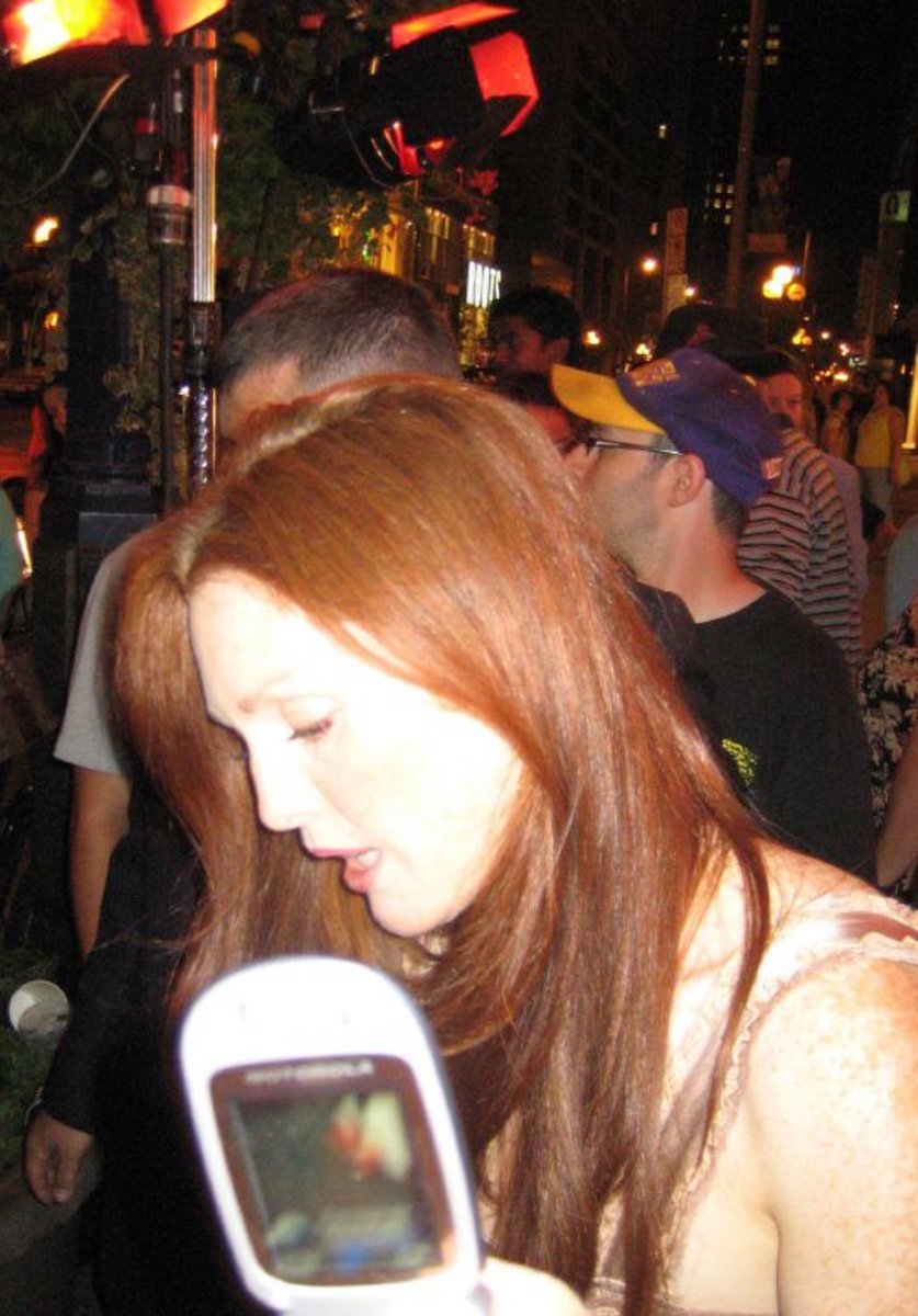 daily julianne moore tweet media