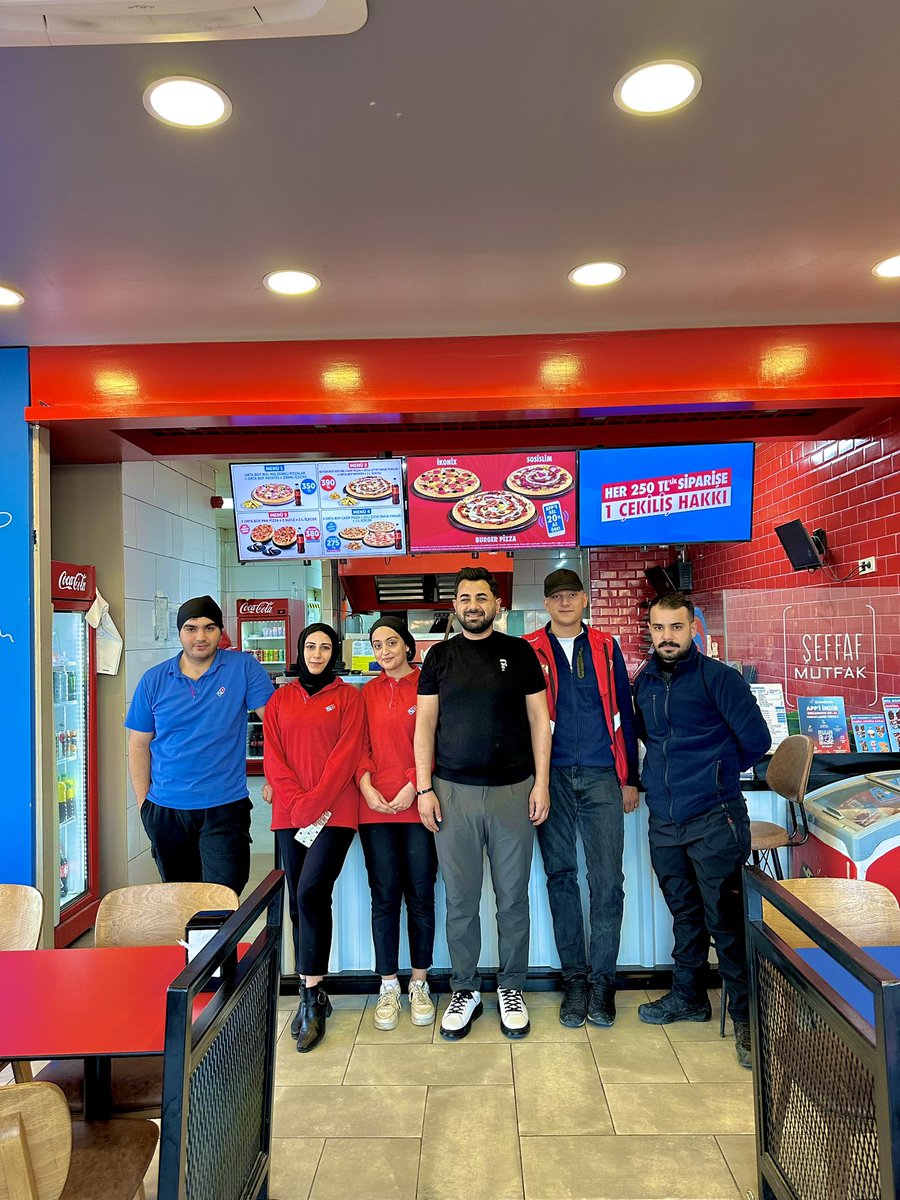 Misafirlerimize farklı, lezzetli ve kaliteli bir pizza deneyimi sunmak için buradayız. Sen neredeysen biz oradayız. Bize her yer Domino’s, bizde her şey beraber!